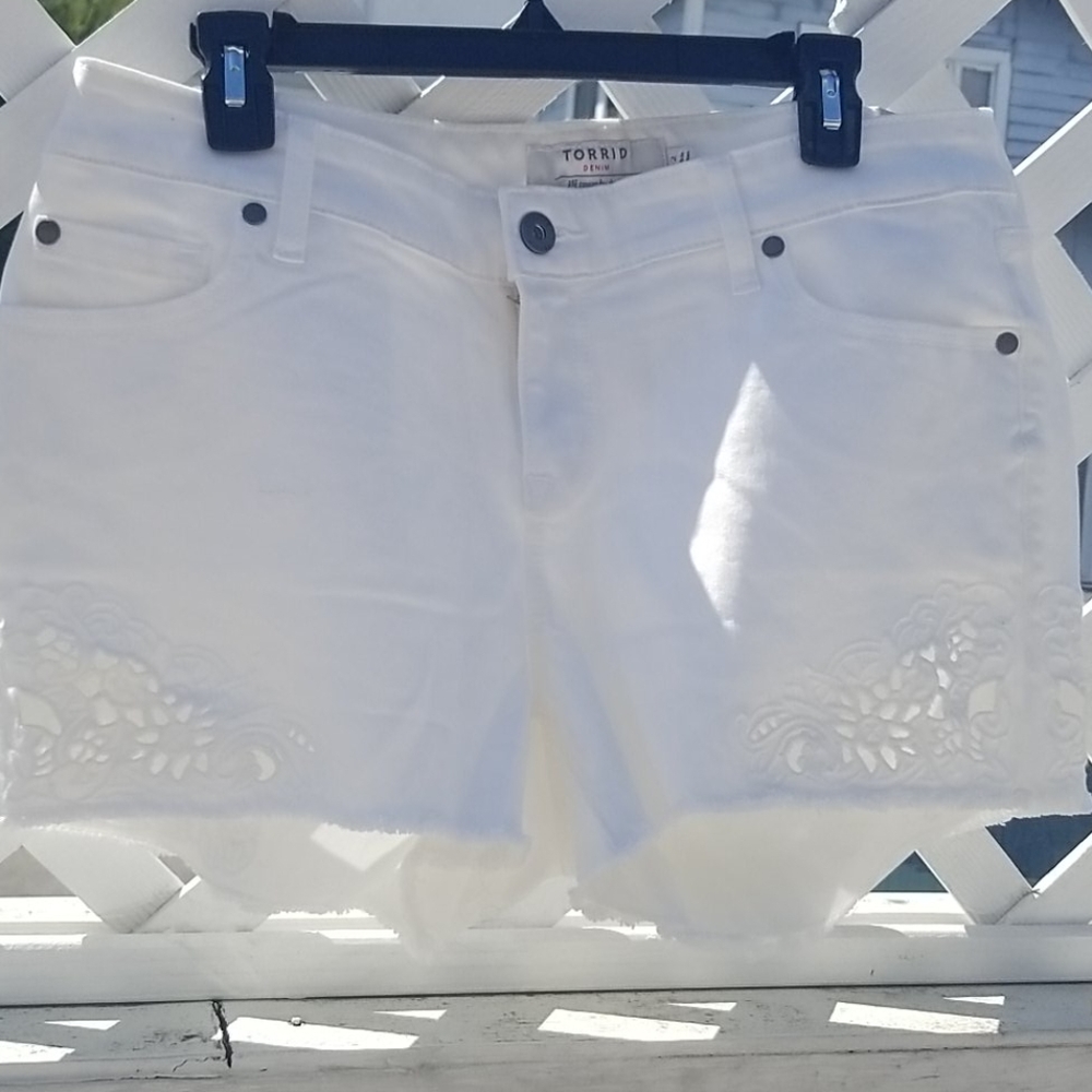 💥NEW💥 TORRID JEAN SHORTS NWT